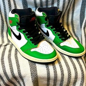 Size 7 White/Green/Black Nike Air